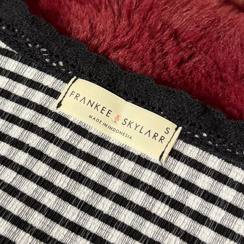 B&W Gingham Sleeveless Top - Picture 6 of 7